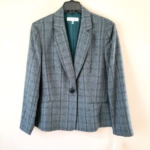 Ladie suit jacket.
